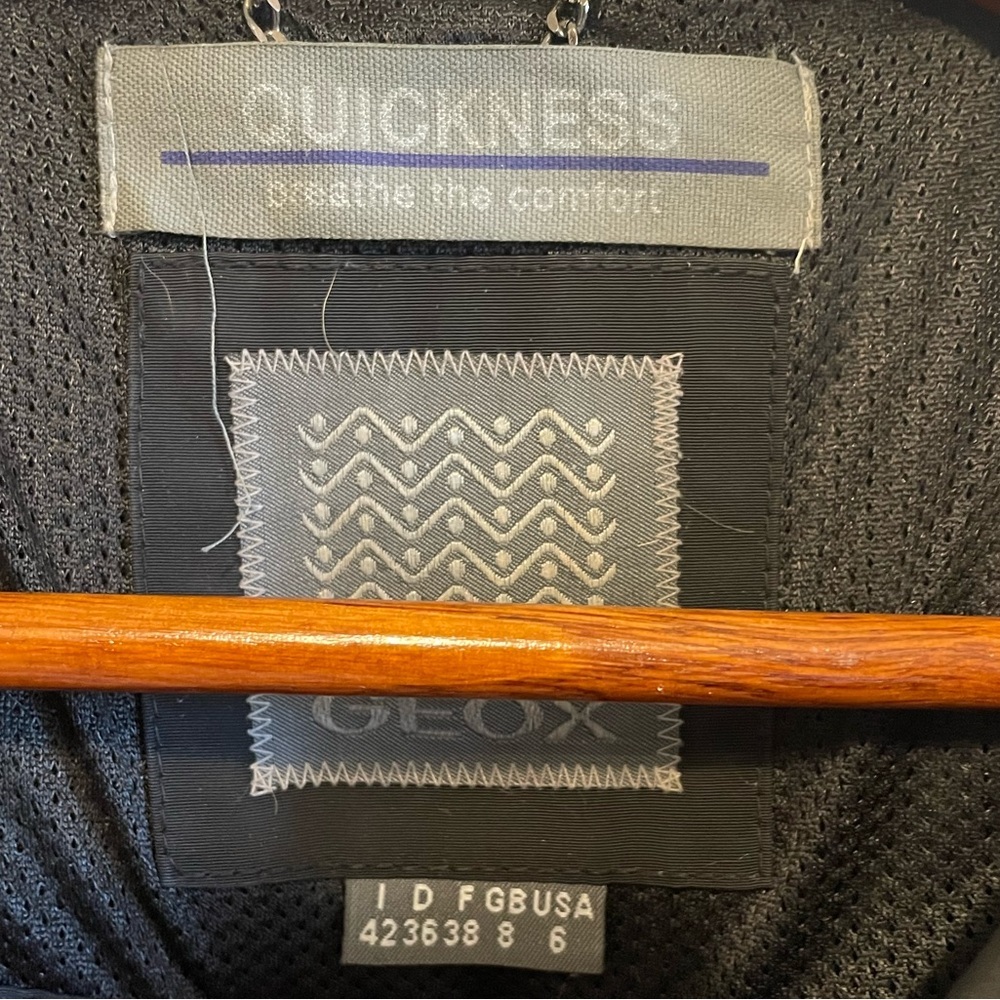 GEOX- black midi quilted puffer jacket with fur hood, size 6 - Picture 3 of 3